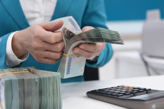 Ngay sau cuộc họp với Thống đốc, một ngân hàng thông báo giảm 0,5%/năm lãi suất huy động trên loạt kỳ hạn