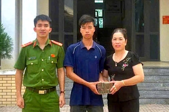 Sau khi đến ngân hàng rút 150 triệu đồng, người phụ nữ SN 1964 phải lên công an xã làm việc 