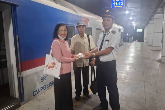 Phát hiện cọc tiền gần 30 triệu đồng trên chuyến tàu Đà Nẵng - TP.HCM