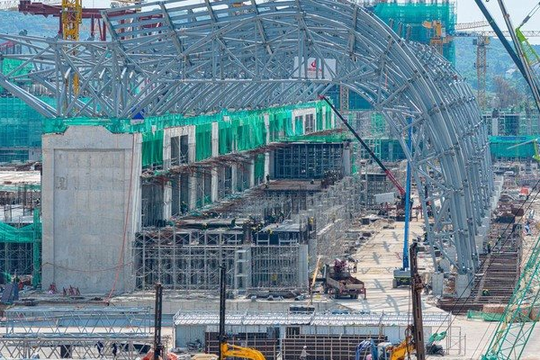 Đại gia gốc Thanh Hóa xây vòm thép lớn nhất hành tinh góp mặt tại công trình APEC 2027: Mái thép 12.000 tấn, vượt nhịp 81m không cột, công nghệ Thụy Sĩ góp sức