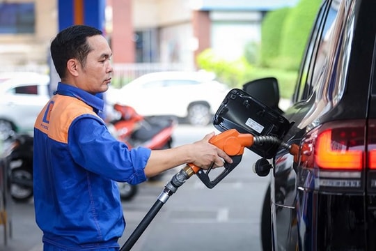 Giá xăng dầu đồng loạt giảm, dầu hạ tới hơn 1.100 đồng/lít