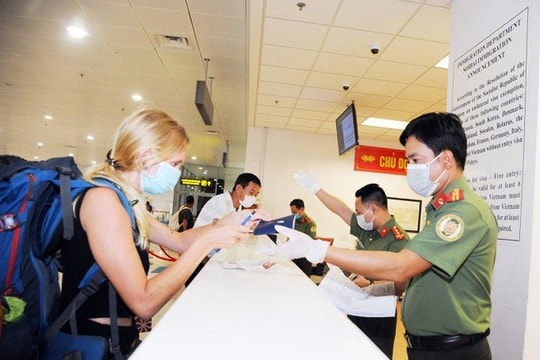 Cục Hải quan cảnh báo: Mang từ 300g vàng khi nhập cảnh phải khai báo, vượt định mức phải chứng minh nguồn gốc