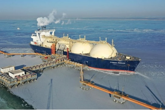 Muốn cấm nhưng không rời được: Nhập khẩu LNG Nga vào châu Âu bất ngờ tăng vọt giữa lệnh trừng phạt

