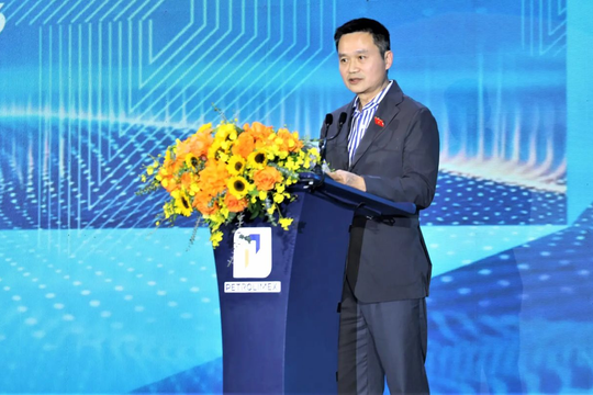 Lời cảnh báo từ Chủ tịch đầu mối xăng dầu lớn nhất Việt Nam: "Nếu không thay đổi, chúng ta sẽ tụt lại ngay trên chính thị trường của mình"