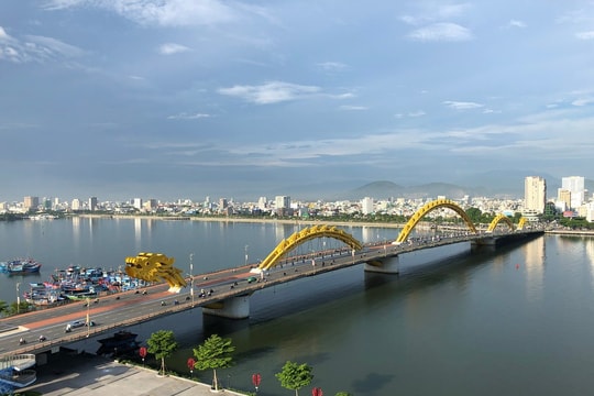 Lần đầu tiên trong lịch sử, Việt Nam sở hữu một công trình vừa giành giải thưởng kỹ thuật danh giá nhất thế giới, vừa lập kỷ lục Guinness, có thể phun lửa, phun nước giữa đô thị