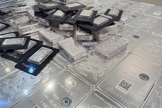 Sáng nay, giá bạc đồng loạt giảm