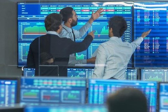 Nâng hạng thành công, vì sao khối ngoại vẫn bán ròng?