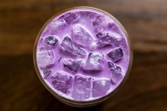 Các chuỗi đồ uống toàn cầu chạy đua thử nghiệm 'matcha mới': Màu tím, ‘ăn ảnh’ mạng xã hội và là nguyên liệu quen thuộc tại Việt Nam