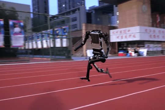 Robot Trung Quốc chạy 100m chỉ mất 10 giây