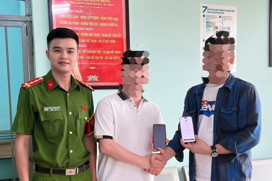 Sau khi chuyển khoản thành công 355.695.000 đồng, người đàn ông SN 1996 ở Hà Nội kiểm tra tài khoản rồi vội báo công an