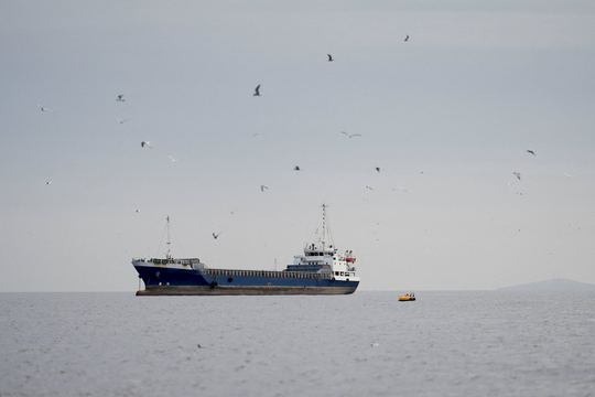 Né lệnh phong tỏa của Washington, một tàu bị Mỹ trừng phạt chở 250.000 thùng nhiên liệu thành công vượt eo biển Hormuz