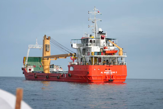 Mỹ tuyên bố phong toả Eo biển Hormuz: 2 triệu thùng dầu biến mất mỗi ngày, gần 200 tàu chở dầu không thể di chuyển