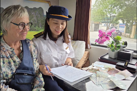 Phát hiện 42 tờ tiền có mệnh giá từ 1.000 - 500.000 đồng trên chuyến tàu rời ga Thanh Hóa