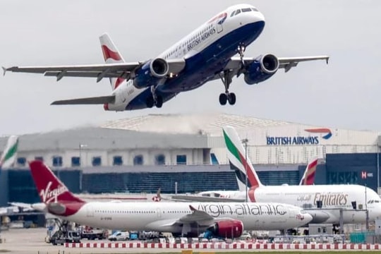 Hàng trăm chuyến bay sắp bị hủy, 14 triệu lao động rủi ro mất việc làm: Chuyện gì đang xảy ra với ngành hàng không châu Âu?