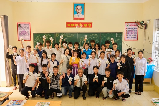 Hành trình Từ Trái Tim: Những cuốn sách mở ra con đường vượt đá, thắp sáng khát vọng vượt nghèo cho học sinh vùng cao