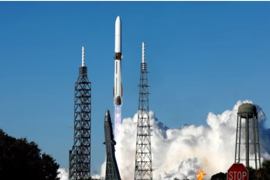 “Rùa” và “Thỏ” trong cuộc đua không gian vũ trụ: Thương vụ 11 tỷ USD đằng sau bức ảnh đầy ẩn ý của Jeff Bezos