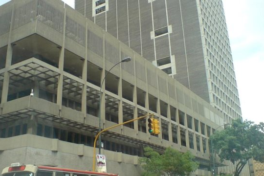 Mỹ bất ngờ nới lỏng trừng phạt quốc gia đang có hơn 300 tỷ thùng dầu