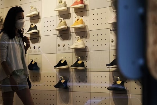 Startup giầy vừa phá sản bất ngờ 'quay xe' làm AI dù không hiểu gì về công nghệ, cổ phiếu tăng 600% từ đáy