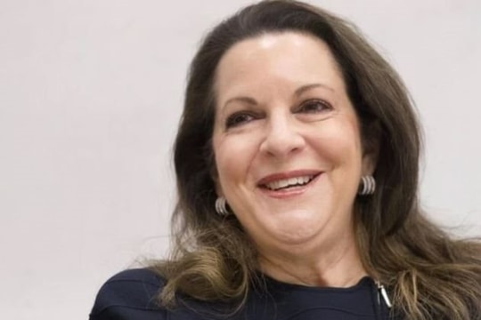 Bị từ chối thăng chức, người phụ nữ vay 2,3 tỷ USD mua lại công ty, sa thải sếp cũ