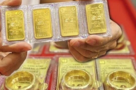 Giá vàng đảo chiều giảm mạnh, chênh lệch mua - bán lên đến 4 triệu đồng/lượng