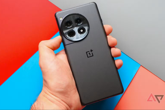 Năm nay tôi chẳng mua điện thoại mới nào vì dùng máy cũ 7 năm rồi cảm thấy chẳng khác gì: Bạn cũng nên thế