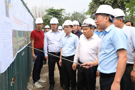 Chưa đầy 1 năm nữa, siêu cầu vượt sông Hồng gần 15.500 tỷ đồng do liên danh Vingroup của tỷ phú Phạm Nhật Vượng xây dựng sẽ đưa vào khai thác