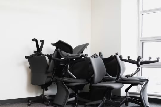 Cả thế giới sa thải hàng loạt, có nơi cắt giảm 30.000 người, chỉ riêng một ngành vẫn âm thầm tuyển thêm