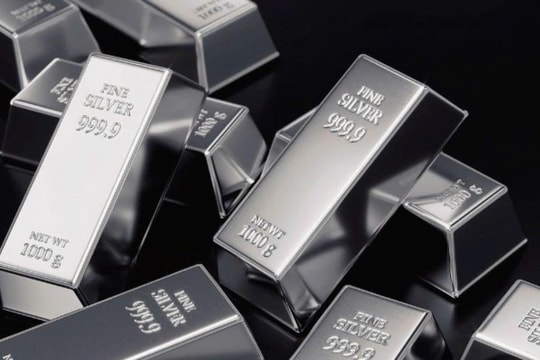 Tăng 140% trong 1 năm qua, nhà đầu tư lâu dài hưởng lợi lớn: Kim loại anh em của vàng vươn lên, khẳng định tiềm năng tích trữ dài hạn