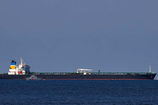 Tàu chở khoảng 1,5 triệu thùng dầu nghi của Nga bất ngờ được thả sau khi bị vây bắt, đi thẳng đến một nước châu Á