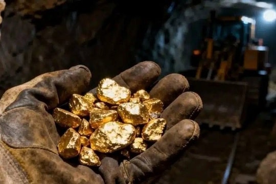 Đại gia khai thác vàng bạc lớn nhất Việt Nam "ngậm đắng" vì mỏ đất hiếm, cửa sáng bất ngờ từ một loại phụ phẩm khi Trung Quốc siết cung