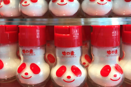 Tại sao cả ngành bán dẫn lại đang phụ thuộc vào một hãng bột ngọt Nhật Bản?