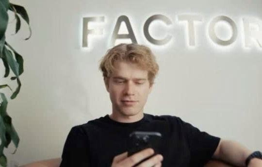 Bị “thách” nghỉ học để mở công ty, thanh niên trẻ tuổi đã tạo lập startup AI định giá 1,5 tỷ USD