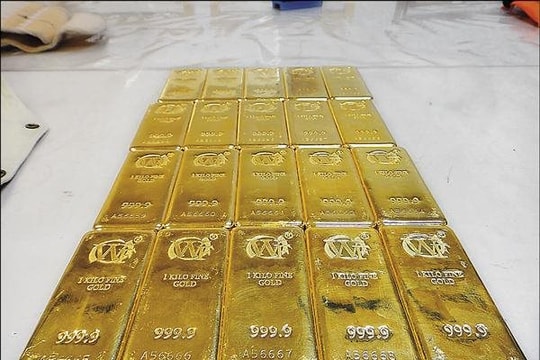 Đột kích hang ổ của 2 người đàn ông chi hơn 119 tỷ đồng mua vàng sau 5 tháng theo dõi, công an tịch thu 20 kg vàng bất hợp pháp trị giá hơn 386 tỷ