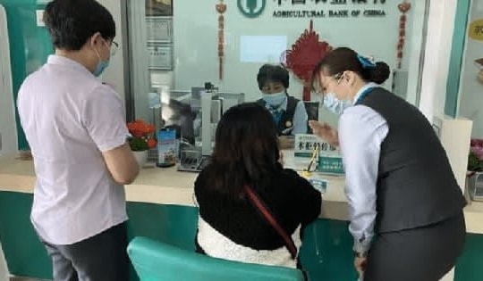 Sao kê tài khoản ngân hàng của 1 người phụ nữ, công an phát hiện hơn 1,1 tỷ đồng liên quan đến đường dây lừa đảo