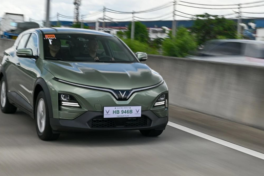 Tỷ phú Phạm Nhật Vượng đón tin vui: VinFast dẫn đầu thị trường xe thuần điện ở Philippines, vượt xa Tesla của Elon Musk