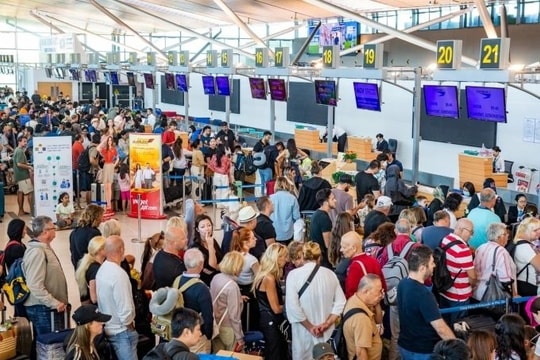 Khách đi máy bay chú ý: 1 hãng hàng không Việt Nam vừa cho phép ký gửi hành lý ngay tại khách sạn 