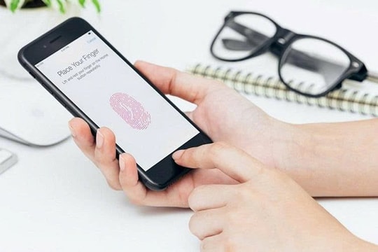 Cảnh báo tới người đang sử dụng vân tay, khuôn mặt mở khóa điện thoại