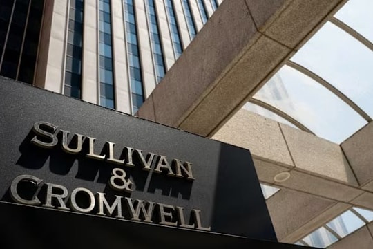 Bỏ tiền tỷ thuê luật sư tinh hoa, nhận về hồ sơ... do AI tự "bịa": Cú sốc chấn động ngành luật Mỹ