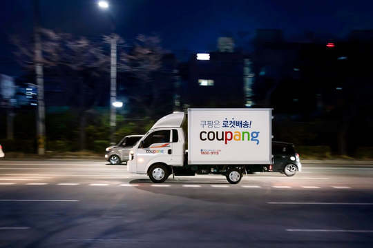 Bi kịch phía sau món chân gà cay giá rẻ trên sàn TMĐT 35 tỷ USD