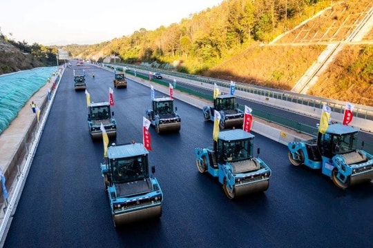 Phát hiện hơn 10 xe tải Trung Quốc không người lái, tích hợp AI, âm thầm hoạt động 24/7 thực hiện mục tiêu không tưởng