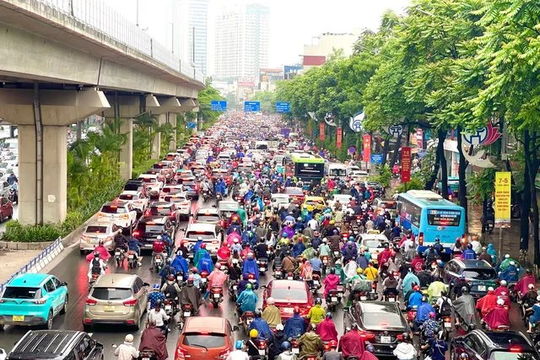 Từ 1/7, Hà Nội thí điểm cấm xe máy xăng, với ô tô cũng rất nghiêm ngặt, người dân chú ý