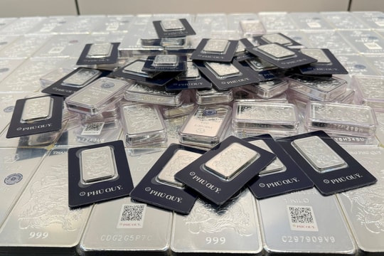 Giá bạc lại mất mốc 80 triệu đồng/kg