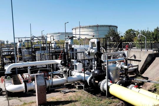 Vừa mở van đường ống công suất hơn 9 triệu tấn dầu Nga đến châu Âu, Ukraine đón tin vui chưa từng có