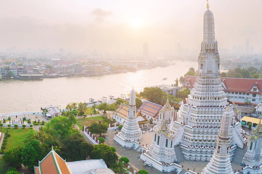 Lún sâu trong nợ nần, láng giềng Việt Nam dự định vay hơn 400.000 tỷ đồng