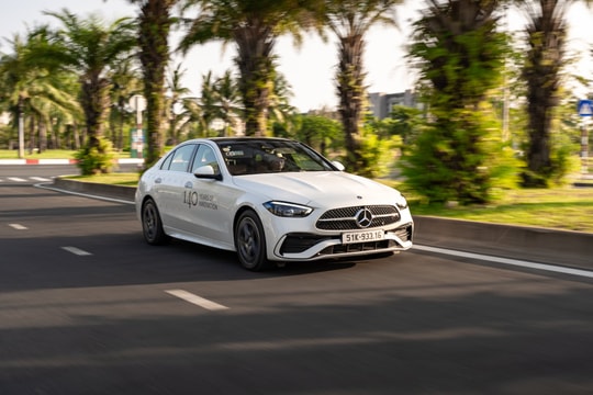 Cầm lái Mercedes-Benz E300 2025: Khi sedan hạng sang quay về đúng bản chất 'đi để tận hưởng'