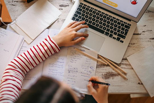 Ngành công nghệ giáo dục hết thời hoàng kim, vốn đầu tư giảm 80%, hàng loạt startup đóng cửa hoặc phải chuyển sang làm AI