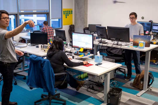 Gần 9.000 nhân viên tại một tập đoàn công nghệ vừa bị 'mời' nghỉ hưu sớm, có người đã gắn bó hàng thập kỷ cũng trong diện tinh giản