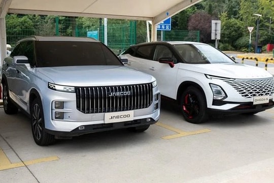 Hãng xe xây nhà máy ở Việt Nam sắp ra mắt công nghệ đỗ xe 'đỉnh chóp': Gọi xe bằng điện thoại, tìm chỗ trống, đỗ xe ở góc cụt không cần người lái 