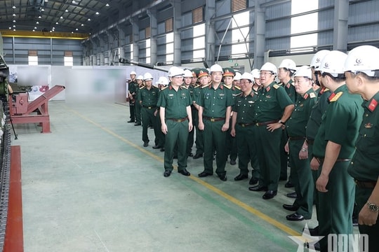 Ngay tháng 5, Việt Nam thử nghiệm xe tăng hạng nhẹ tự chế tạo, ra mắt vào tháng 12: Ai đứng sau?
