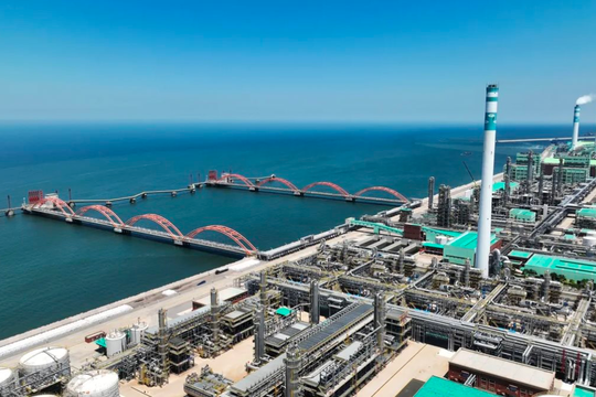 Mua dầu của Iran, 40 nhà máy lọc dầu, công ty vận tải biển của châu Á bị Mỹ trừng phạt